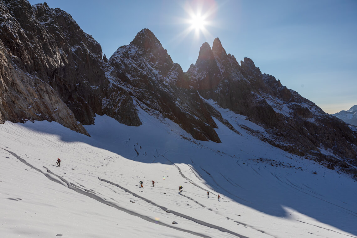 die hinteren Seilschaften auf dem Gletscher